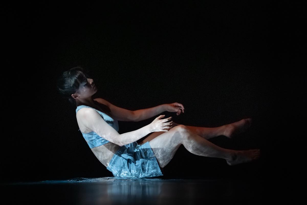Dance Base Yokohama Wings 『R/evolution(s)』2025年愛知芸術劇場での初演の舞台&copy;Ethan Volberg　写真提供：Dance Base Yokohama