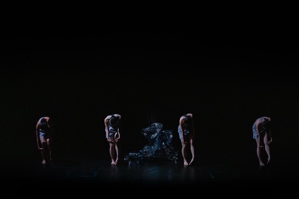 Dance Base Yokohama Wings 『R/evolution(s)』2025年愛知芸術劇場での初演の舞台&copy;Ethan Volberg　写真提供：Dance Base Yokohama