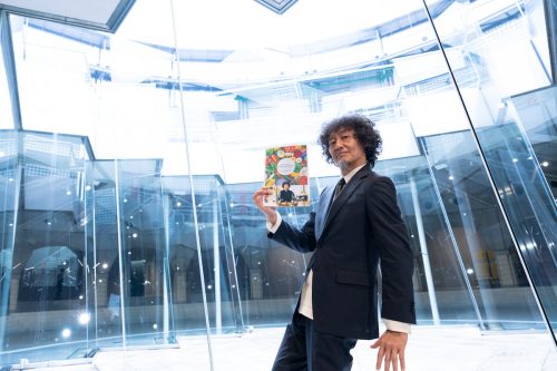 彩の国さいたま芸術劇場の2026年度ラインナップ発表会見に登壇した近藤良平芸術監督　©伊藤智美